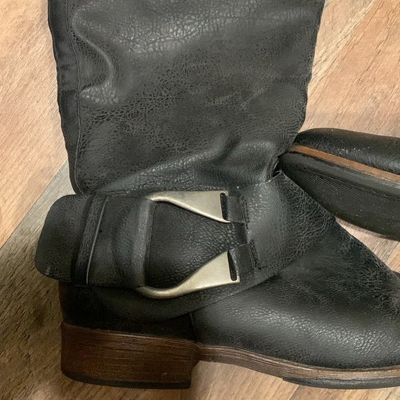 Crown Vintage Riding Boots.  Size 8.5.  Vegan Leather.  Lined. Large buckle. - Picture 2 of 8